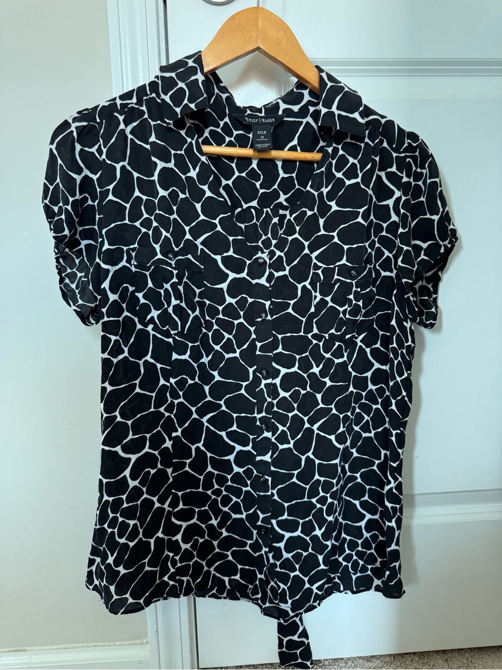 White House Black Market Womens Size 12 Silk Button Down Blouse Top Print